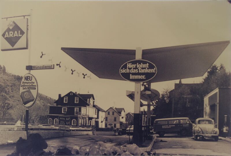 Die Aral-Tankstelle in Schlangenbad, Anfang der 1970er Jahre